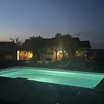 ヴィラ Spacieuse Avec Piscine Au Milieu Des Vignes *