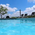 Spacieuse Avec Piscine Au Milieu Des Vignes *