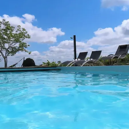 Spacieuse Avec Piscine Au Milieu Des Vignes *
