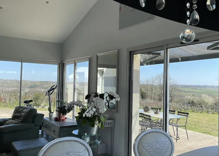 Spacieuse Avec Piscine Au Milieu Des Vignes Villa