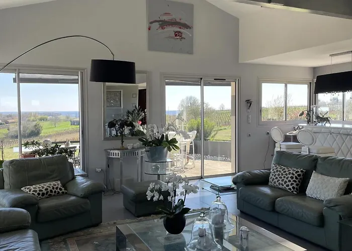 Spacieuse Avec Piscine Au Milieu Des Vignes Villa