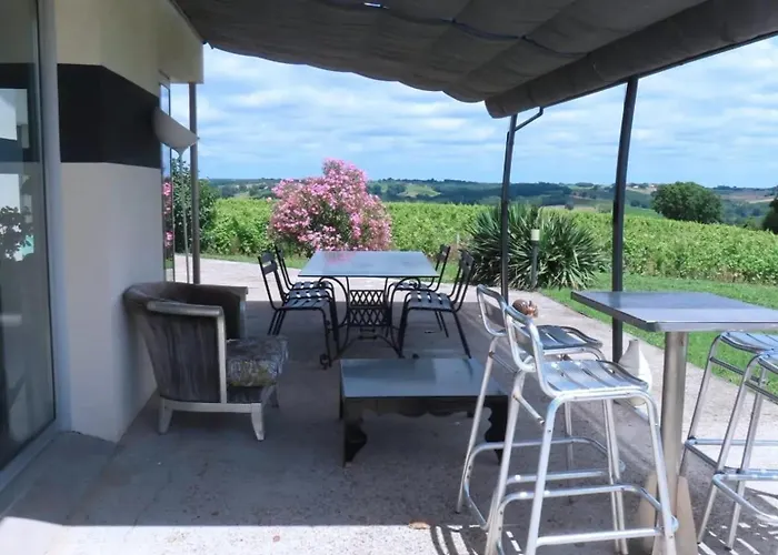 Spacieuse Avec Piscine Au Milieu Des Vignes