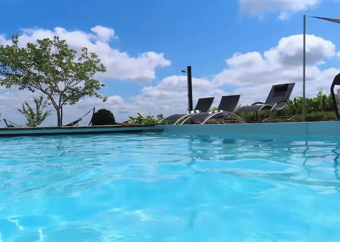 Spacieuse Avec Piscine Au Milieu Des Vignes *