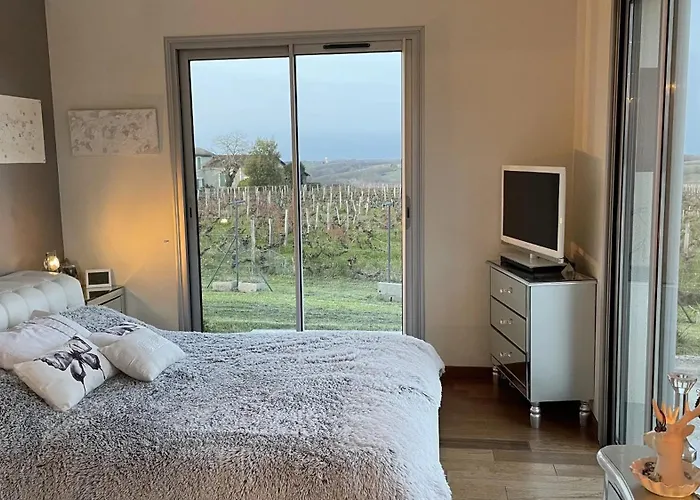Villa Spacieuse Avec Piscine Au Milieu Des Vignes