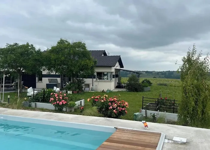 Spacieuse Avec Piscine Au Milieu Des Vignes *