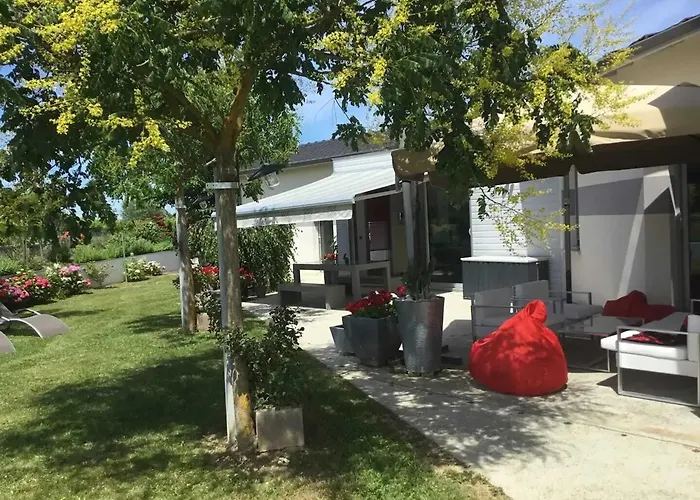 Spacieuse Avec Piscine Au Milieu Des Vignes *